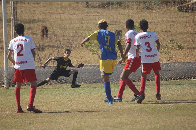 Ferinhas abre o placar com gol de bico de centroavante. Foto: Fabiano Marinho / Andravirtual 