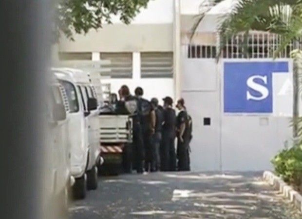 Após explosão, Gate fará varredura em presídio de Valparaíso - Grupo de Intervenção Rápida não chegou a ter acesso ao interior do prédio (Foto: Reprodução / TV TEM) Após explosão, Gate fará varredura em presídio de Valparaíso - Grupo de Intervenção Rápida não chegou a ter acesso ao interior do prédio (Foto: Reprodução / TV TEM)