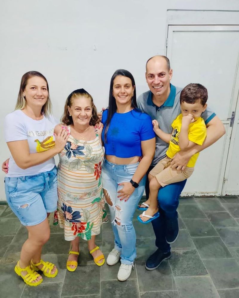 Esrailde Fátima Bini é uma dessas mães que, com todo amor e dedicação, sempre buscou o melhor para seus filhos