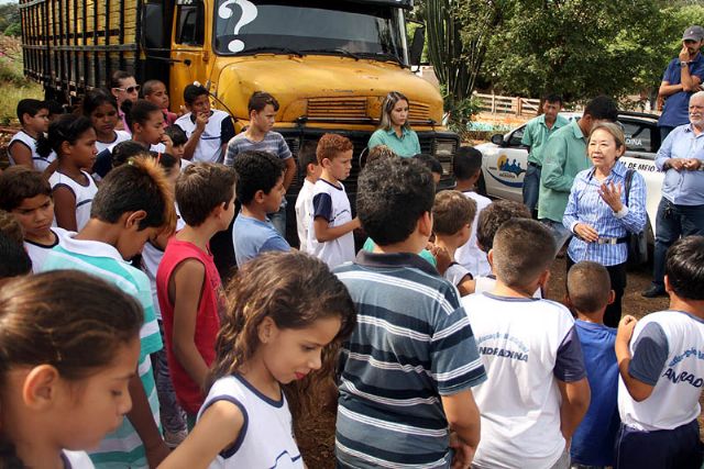 Crianças participam de um dia de campo em comemoração ao Dia Nacional da Conservação do Solo. Foto: Divulgação/Prefeitura