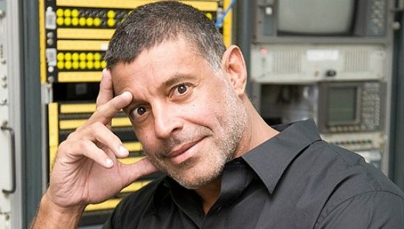 Frota reúne a imprensa para mostrar documento - O ator e diretor alega ter direito a parte dos 2 milhões- Divulgação Frota reúne a imprensa para mostrar documento - O ator e diretor alega ter direito a parte dos 2 milhões- Divulgação