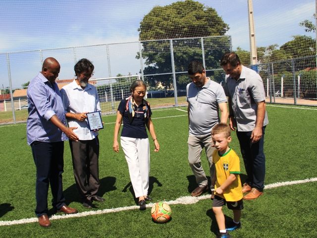 Governo de Andradina inaugurou o campo de futebol society no bairro Benfica, “Seitoco Moromizato”