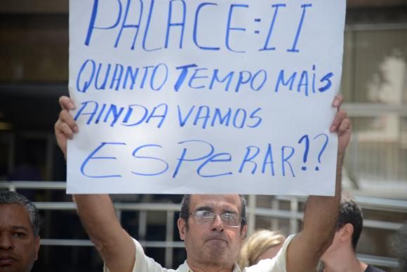 Após 20 anos do desabamento do Edifício Palace 2, vítimas protestam em frenteno Tribunal de JustiçaTomaz Silva/Agência Brasil