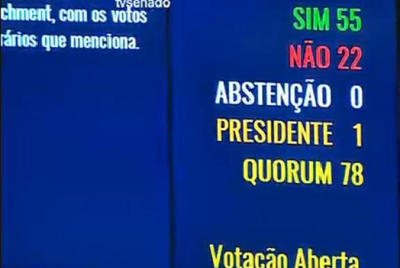 Placar eletrônico do Senado mostra resultado da votação da admissibilidade do processo de impeachment no plenário do SenadoTV Senado