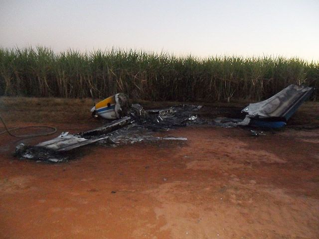 Polícia suspeita que avião transportava alguma mercadoria ilegal, e a carga foi transferida após pouso. Foto:Reprodução/Facebook/Sidnei Ferreira