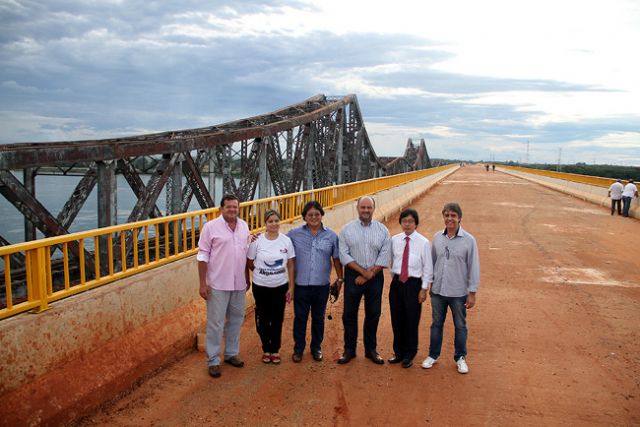 Jamil e deputado estadual Ricardo Madalena (PR) durante visita a nova ponte que liga o estado de São Paulo ao Mato Grosso do Sul. Foto: Divulgação/Prefeitura