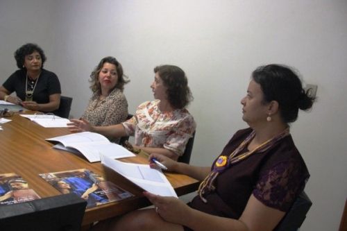 Facilitadora do Sebrae ajudou empreendedoras do município a contar suas histórias de vida durante reunião. Foto: Divulgação/Prefeitura