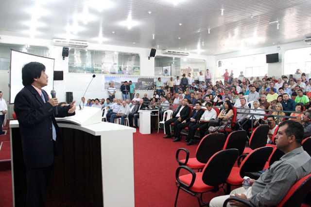 Prefeito Jamil agradece participação regional durante a abertura do “Ciclo de Debates com Agentes Políticos e Dirigentes Municipais”. Foto: Divulgação/Prefeitura
