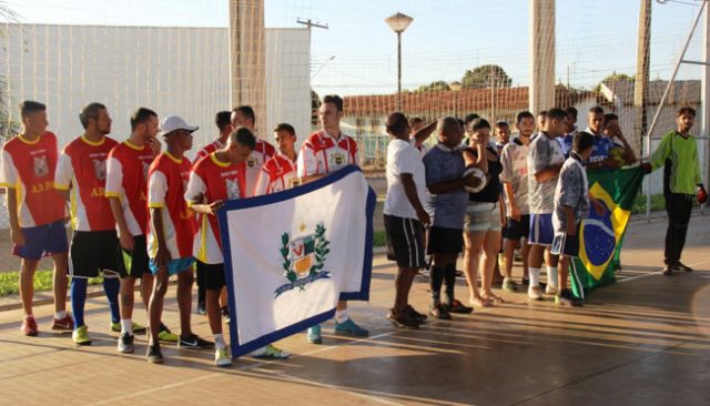  Todos os times do I Torneio de Futsal receberam troféus e também foram premiados o goleiro menos vazado e o artilheiro. Foto: Divulgação/Prefeitura