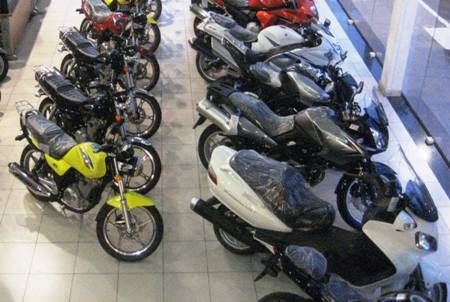 Moto fica 10% mais barata em três anos	 -  Crise econômica mundial motivou redução de preços - Divulgação  
