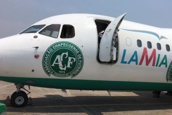 Avião da empresa boliviana Lamia, fretado pela Chapecoense, teria caído por falta de combustível Divulgação/ Cleberson Silva/ Chapecoense