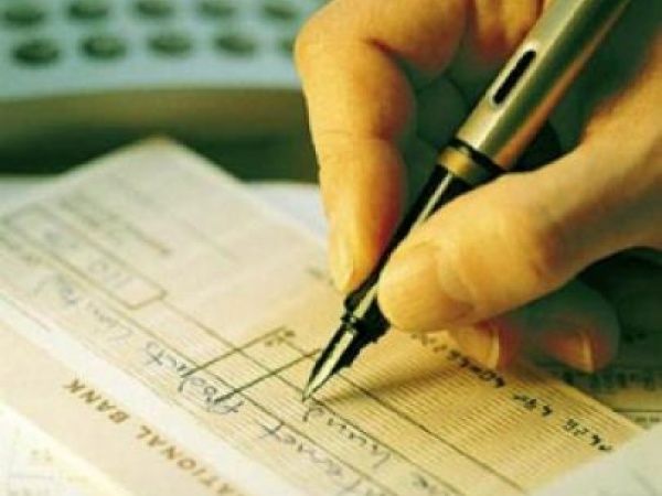 Especialistas recomendam cautela com dívidas	 - 