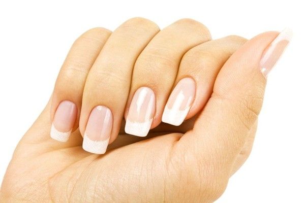 Confira dicas para manter as unhas saudáveis	 -  Use sempre uma base nutritivia antes de aplicar o esmalte Shutterstock