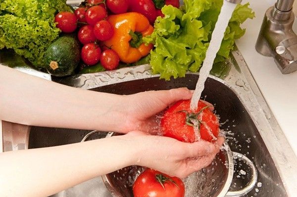 Usar detergente em alimentos traz riscos	 - Foto: Shutterstock