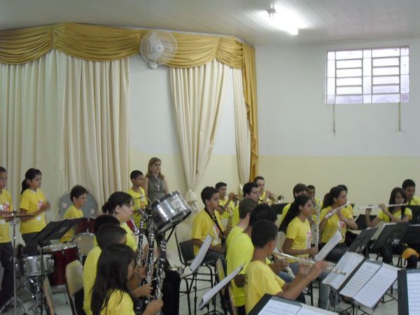 Em Andradina existem cursos de violino, violoncelo e contrabaixo. Foto: Divulgação