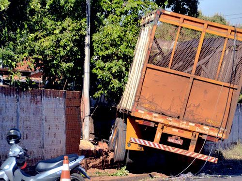 Motorista estava aparentemente embriagado e se recusou a passar pelo teste do bafômetro. Foto: Divulgação