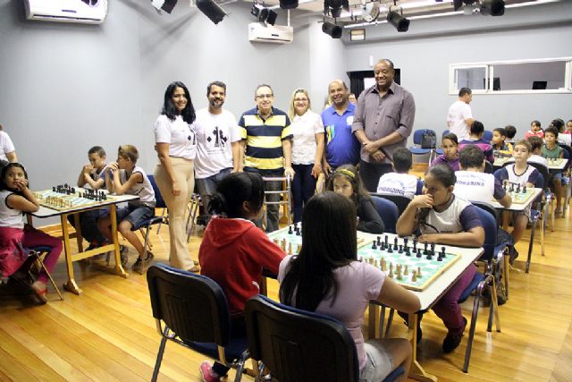 O III Torneio de Xadrez reuniu alunos da rede municipal. Atividade de xadrez é matéria complementar da grade curricular dos alunos do ensino fundamental. Foto: Divulgação/Prefeitura