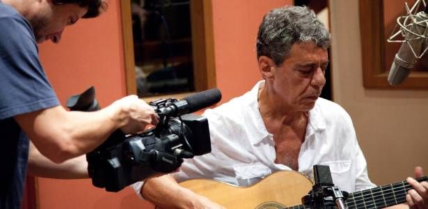 Chico Buarque lança novo disco após cinco anos e aposta na internet - Chico Buarque lança novo disco após cinco anos e aposta na internet -