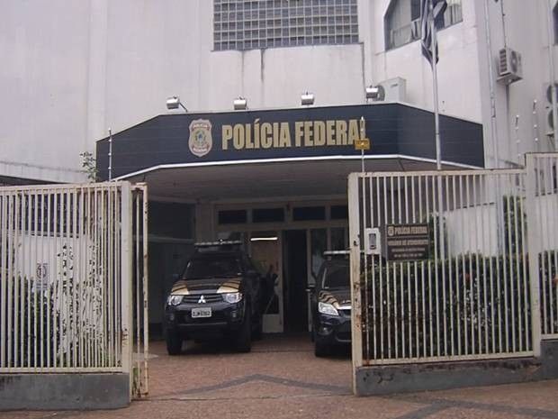 Polícia Federal de Araçatuba faz a investigação (Foto: Reprodução / TV TEM)