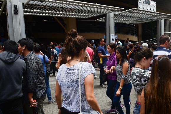 Estudantes aguardam abertura de portões para fazer as provas do Enem - Rovena Rosa/Arquivo Agência Brasil