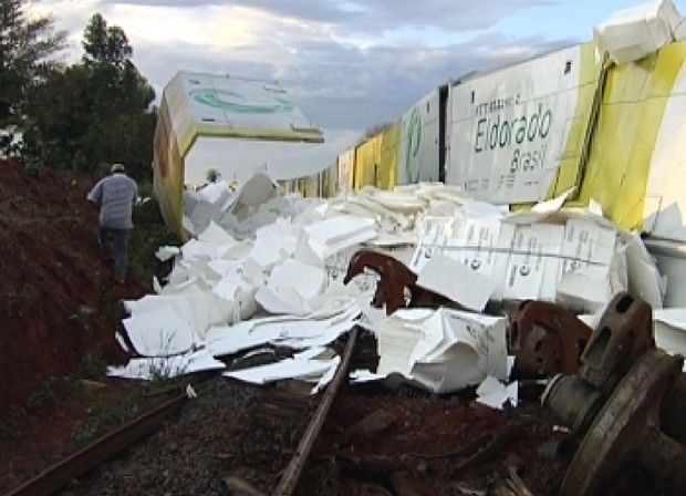 Descarrilamento em Cosmorama assustou moradores (Foto: Reprodução / TV Tem)