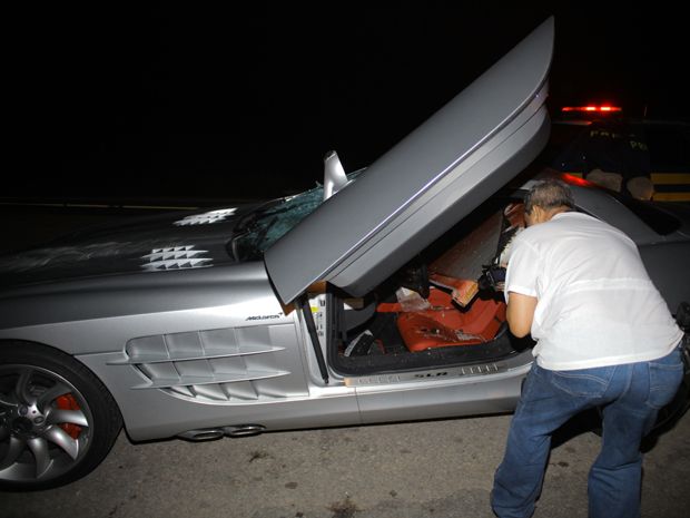 Eike Batista usa Twitter para dizer que imprudência não foi do filho	 - O carro de Thor Batista depois do acidente (Foto: Nicson Olivier/Divulgação)