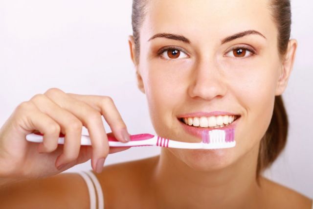 Escova dental deve ser trocada a cada 60 dias se a higienização for mantida corretamente / S_L/Shutterstock