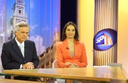Jornalista da Globo alfineta internauta por sugerir mudança em seu visual - 