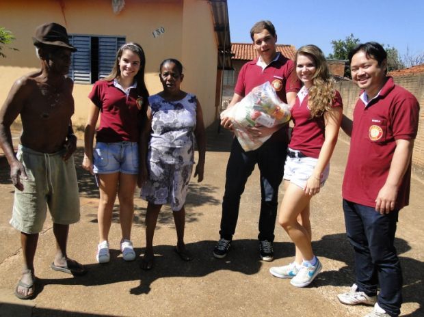  Fernanda Souza Mirandópolis  Famílias receberam a doação próximo ao natal. Foto: Divulgação