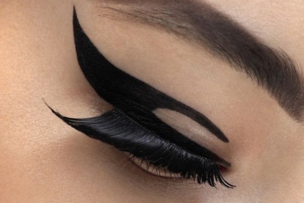 Dior lança cartela de adesivo que substitui delineador 	 - 