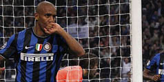 Com gol de Maicon e show de argentino, Inter bate Barcelona