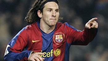 Em exibição de gala, Messi atropela Arsenal e põe Barça na semi