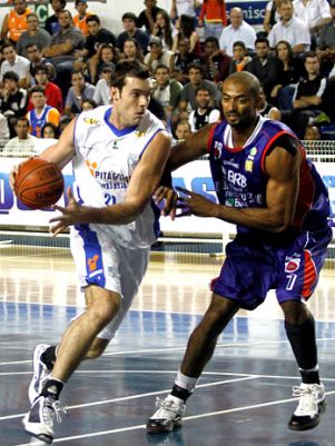 Minas bate Brasília e empata série semifinal do NBB - 
