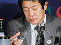 Ministro japonês renuncia ao cargo após aparecer bêbado