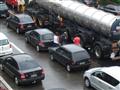 Motoristas saem de carros na marginal