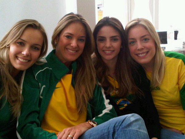 Mulher de Kaká encara eliminação do Brasil com bom humor - 