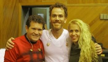Nando Reis se apresenta ao lado da banda Calypso