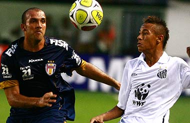 Na espera por Robinho, Santos goleia com show de Neymar - 