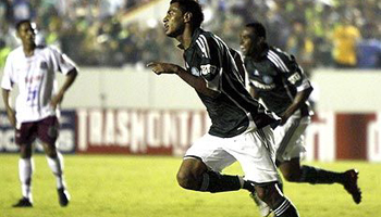 Cleiton Xavier salva Palmeiras no fim contra o Sertãozinho