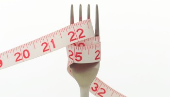 Parar de comer não emagrece: veja sete mitos de alimentação