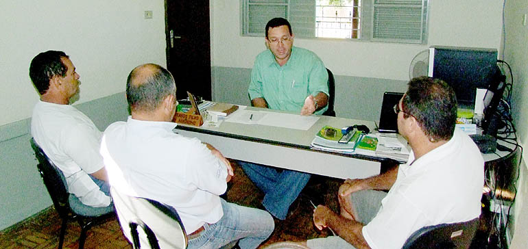 Prefeitura e empresas de coleta tentam solução para entulho - 