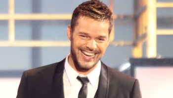 Ricky Martin é aplaudido de pé após volta aos palcos