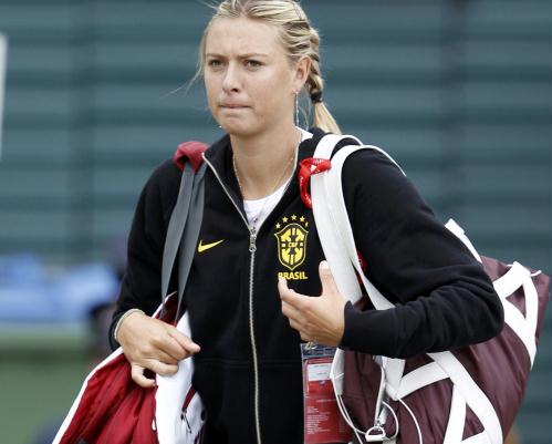 Sharapova se veste de Brasil para treino em Wimbledon - 