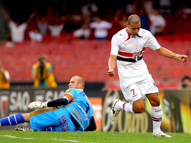 Gol de zagueiro nos acréscimos dá vitória ao São Paulo  - 