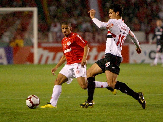 Inter sufoca São Paulo, mas leva vantagem mínima para o Morumbi - 