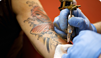 Vigilância sanitária cria novas regras para tatuagem