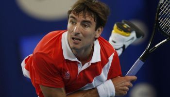 Robredo abandona na estreia em Barcelona
