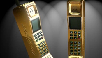 Celular tijolão volta ao mercado em versão folheada a ouro