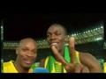 Usain Bolt toma microfone de repórter 
