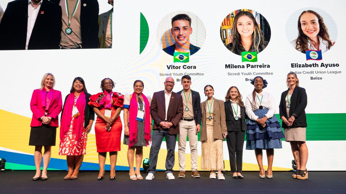 Jovens associados do Sicredi são premiados no maior evento de cooperativismo de crédito do mundo - Associada da Sicredi Campos Gerais e Grande Curitiba PR/SP, Milena Parreira foi reconhecida em Estocolmo pela liderança em uma série de ações de impacto social Jovens associados do Sicredi são premiados no maior evento de cooperativismo de crédito do mundo - Associada da Sicredi Campos Gerais e Grande Curitiba PR/SP, Milena Parreira foi reconhecida em Estocolmo pela liderança em uma série de ações de impacto social